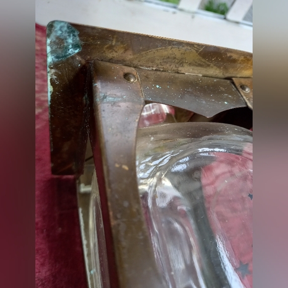 Vintage Lantern Style Decanter with a square glass bottle and people silhouettes - Picture 5 of 10